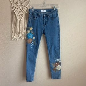 Mango Embroidered Skinny Jeans sz 4